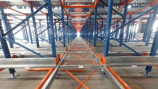 hệ thống giá kệ con thoi 4 chiều lưu trữ hàng hóa